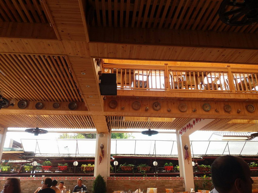 terasa taraneasca localul in care mananci produse de la supermarket din meniul traditional romanesc galerie
