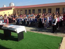 Noul an școlar începe cu peste 3 milioane de elevi și preșcolari