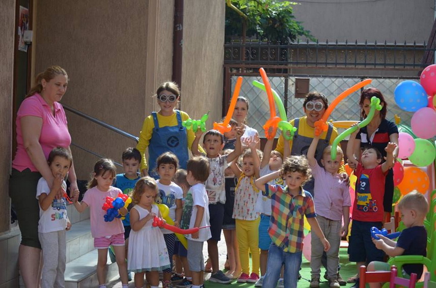 micutii de la baby genius constanta au oferit un adevarat spectacol in deschiderea festiva a noului an
