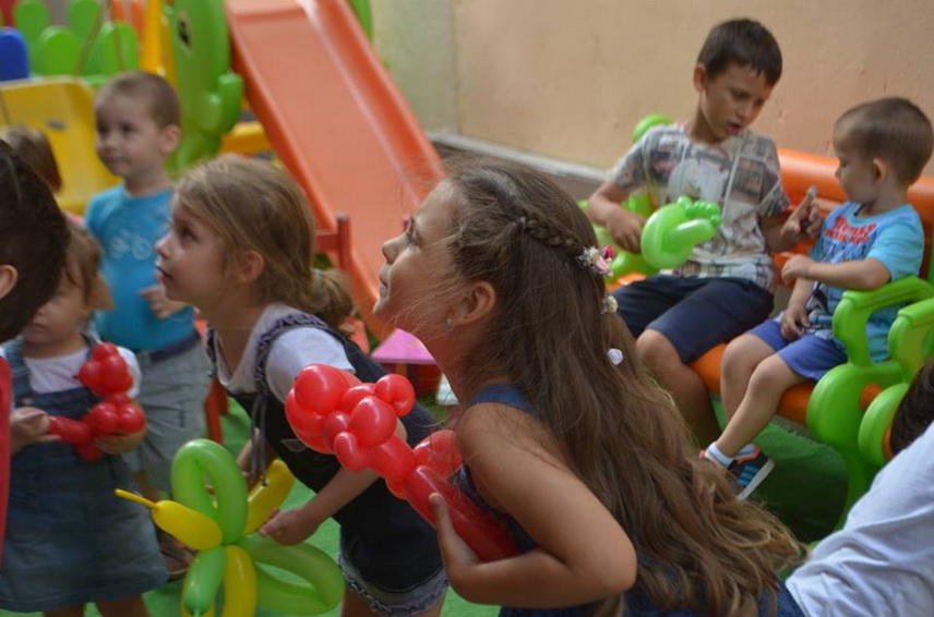 micutii de la baby genius constanta au oferit un adevarat spectacol in deschiderea festiva a noului an