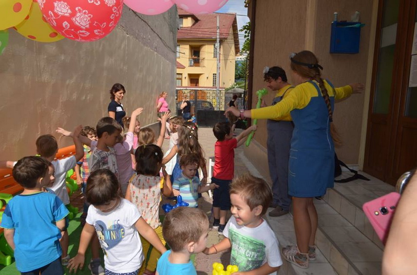 micutii de la baby genius constanta au oferit un adevarat spectacol in deschiderea festiva a noului an