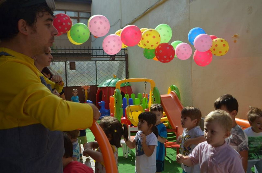 micutii de la baby genius constanta au oferit un adevarat spectacol in deschiderea festiva a noului an