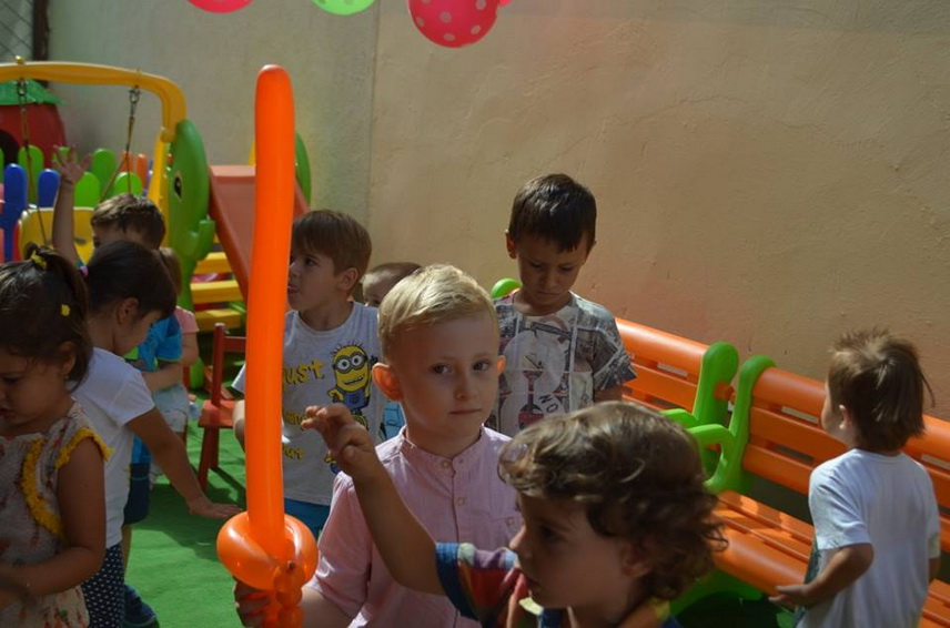 micutii de la baby genius constanta au oferit un adevarat spectacol in deschiderea festiva a noului an