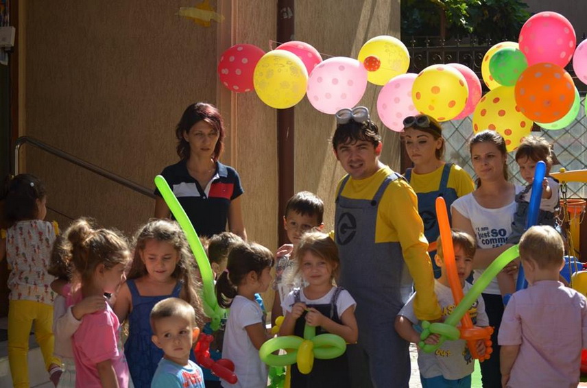 micutii de la baby genius constanta au oferit un adevarat spectacol in deschiderea festiva a noului an