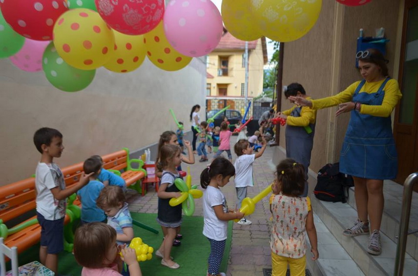 micutii de la baby genius constanta au oferit un adevarat spectacol in deschiderea festiva a noului an