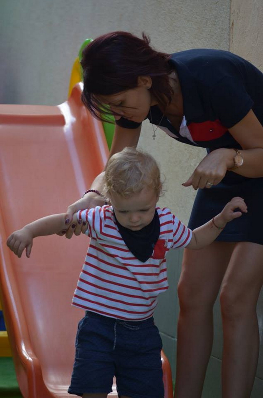 micutii de la baby genius constanta au oferit un adevarat spectacol in deschiderea festiva a noului an