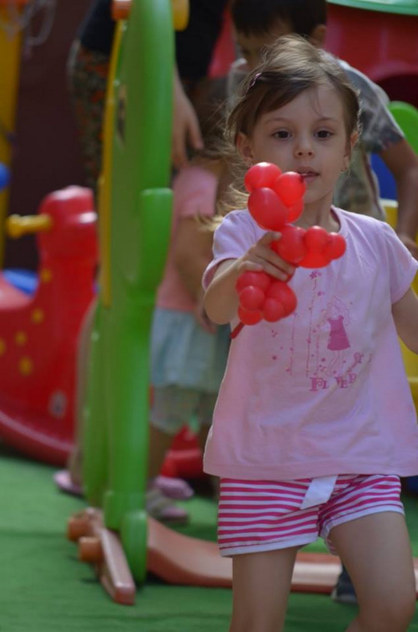 micutii de la baby genius constanta au oferit un adevarat spectacol in deschiderea festiva a noului an