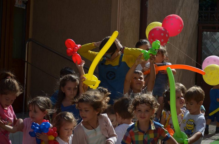 micutii de la baby genius constanta au oferit un adevarat spectacol in deschiderea festiva a noului an