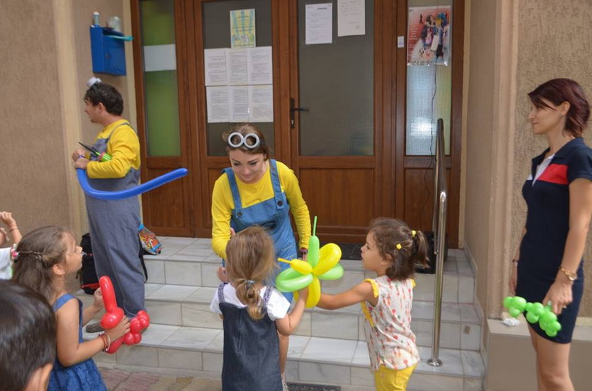 micutii de la baby genius constanta au oferit un adevarat spectacol in deschiderea festiva a noului an