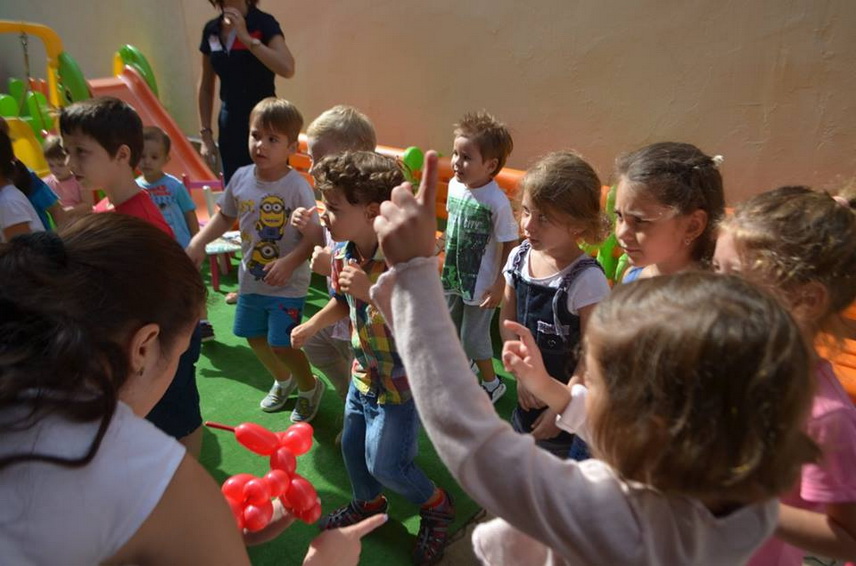 micutii de la baby genius constanta au oferit un adevarat spectacol in deschiderea festiva a noului an