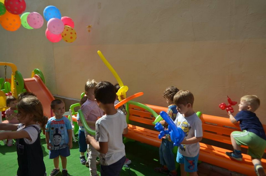 micutii de la baby genius constanta au oferit un adevarat spectacol in deschiderea festiva a noului an