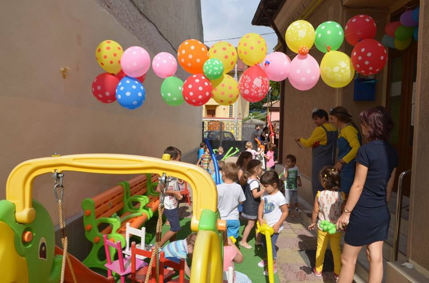 micutii de la baby genius constanta au oferit un adevarat spectacol in deschiderea festiva a noului an