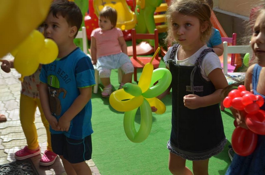 micutii de la baby genius constanta au oferit un adevarat spectacol in deschiderea festiva a noului an