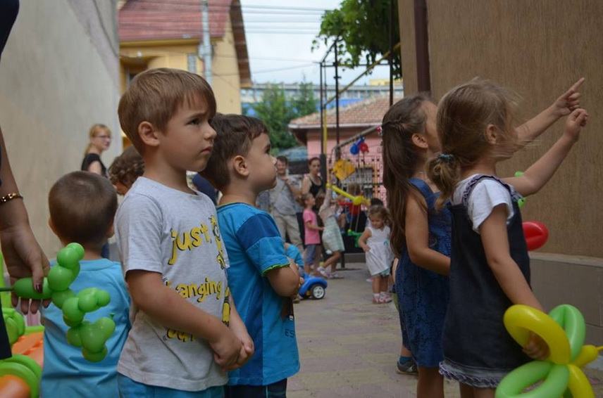 micutii de la baby genius constanta au oferit un adevarat spectacol in deschiderea festiva a noului an
