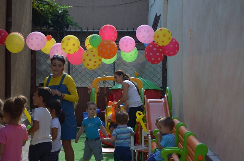 micutii de la baby genius constanta au oferit un adevarat spectacol in deschiderea festiva a noului an