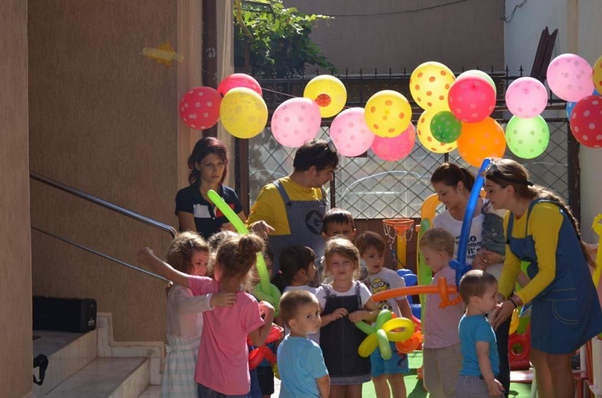 micutii de la baby genius constanta au oferit un adevarat spectacol in deschiderea festiva a noului an