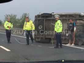 Accident pe Autostrada Soarelui! Un microbuz s-a răsturnat (galerie foto) 