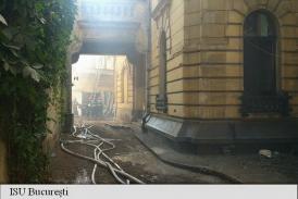 Incendii „pe bandă”. O casă a luat foc în București (galerie foto)