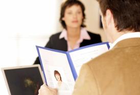 Tinerii trebuie să meargă cel puțin o dată la șase luni la un interviu de angajare