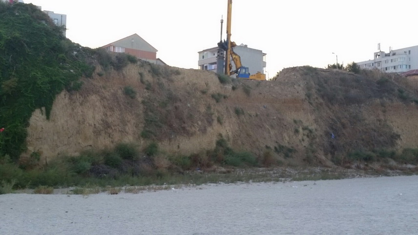 cu cifra de afaceri zero o firma detinuta de trei italieni ridica un bloc turn de 11 etaje pe malul marii