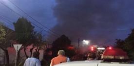 Incendiu în apropierea unei anexe cu butelii de oxigen 