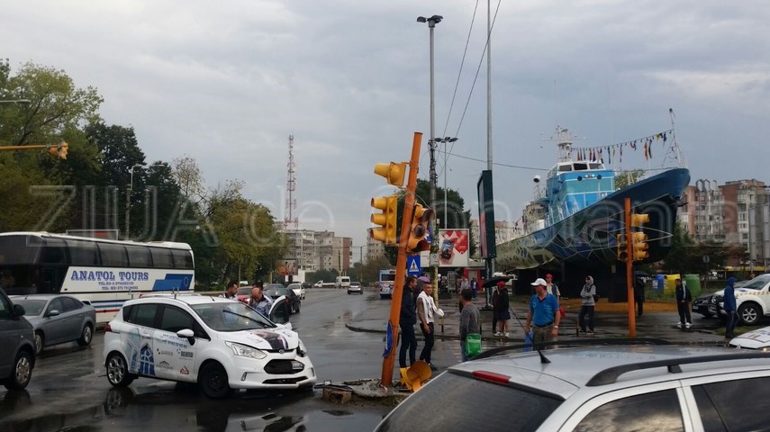 un al doilea accident rutier s a produs la gara a intrat in semafor galerie foto video 607708
