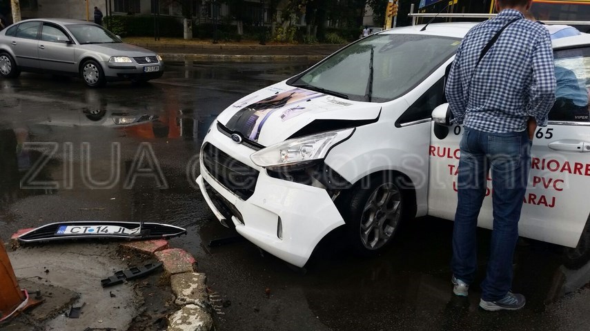 un al doilea accident rutier s a produs la gara a intrat in semafor galerie foto video 607708