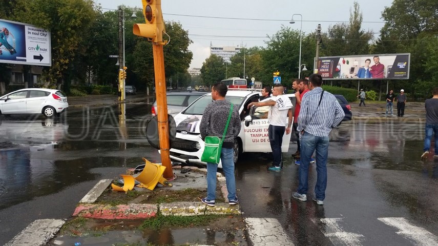 un al doilea accident rutier s a produs la gara a intrat in semafor galerie foto video 607708