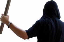 Arestat preventiv după ce și-a lovit prietenul cu bâta de baseball în cap