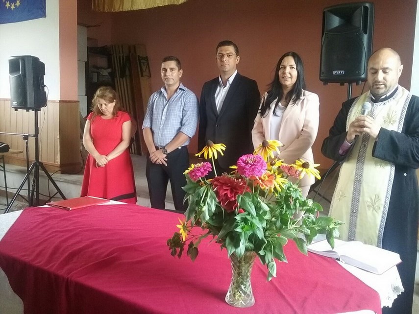 la inceput de an scolar elevii din siminoc au primit rechizite galerie foto 608006