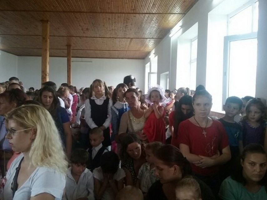 la inceput de an scolar elevii din siminoc au primit rechizite galerie foto 608006