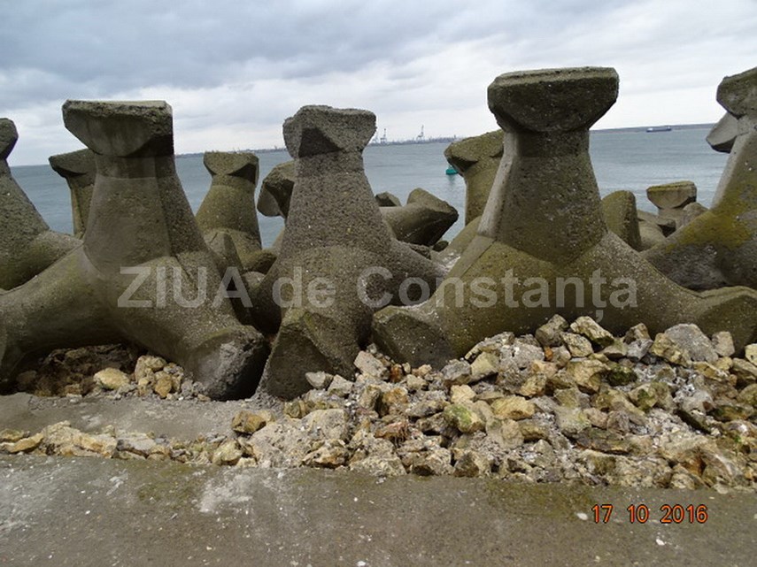 ca urmare a articolului ziua de constanta administratia porturilor maritime a igienizat digul de larg