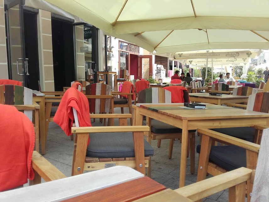 restaurantul next un local colorat si modern din centrul vechi al municipiului constan a galerie foto