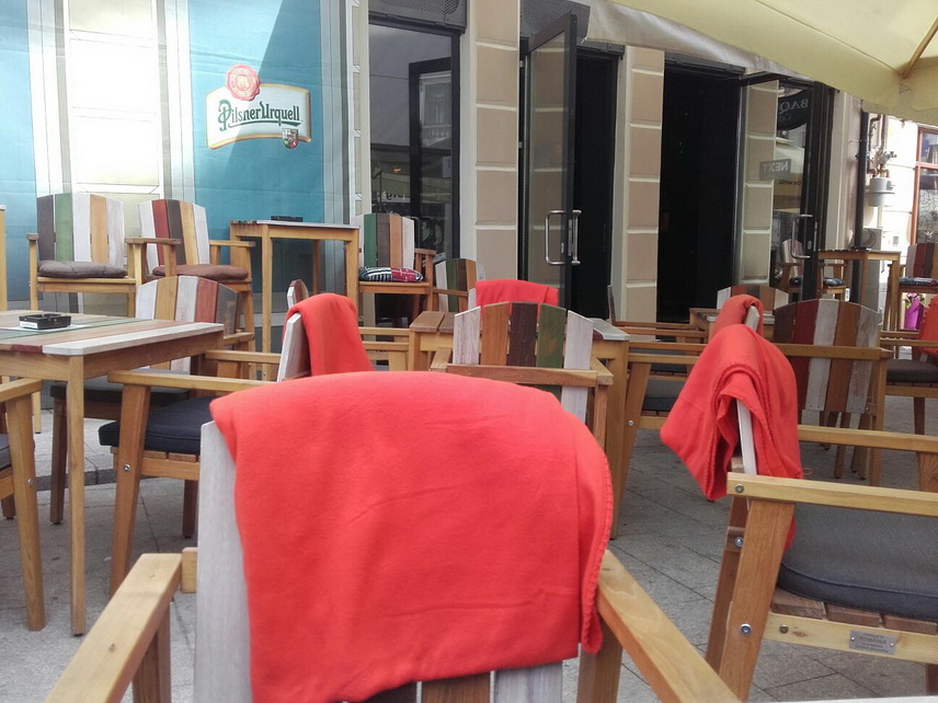 restaurantul next un local colorat si modern din centrul vechi al municipiului constan a galerie foto
