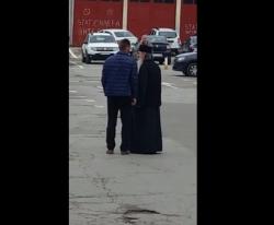 ​ÎPS Teodosie a intrat pe ușa din spate în sediul IPJ Constanța. Se va desfășura o investigație internă (video) 