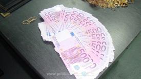 200.000 de euro, 3 kg de bijuterii şi un lingou, confiscate la vamă (galerie foto)