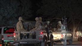 Pakistan Sute de cadeţi ostatici după ce jihadişti kamikaze au pătruns într-un centru de antrenament al poliţiei 