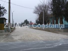 La solicitarea CJC RAJDP Constanţa se apucă de montat borduri şi de alte asfaltări