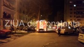 UPDATE 2 Incendiu într-o garsonieră pe Aleea Egretei din Constanţa. O femeie a fost luată cu Salvarea (galerie foto + video)    