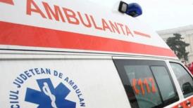 Un tânăr s-a aruncat de la etajul şapte al unui bloc  