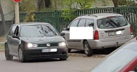 A lovit o maşină parcată pe o stradă din Constanţa şi s-a făcut nevăzut (foto)