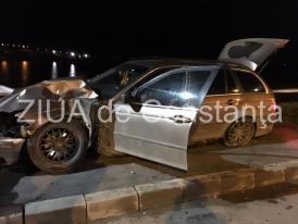 Accident spectaculos în Năvodari. A dărâmat un stâlp! (galerie foto)  