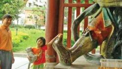 Fetiţa pierdută într-un miliard de oameni. Drama unei românce a cărei copilă a fost sechestrată în China