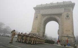 Parada de 1 Decembrie, pe sub Arcul de Triumf