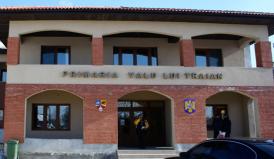 Administrația din comuna Valu lui Traian acordă burse de ajutor social elevilor (document)