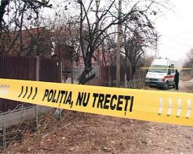 Crimă odioasă la Galaţi Un bărbat şi-a decapitat mama şi i-a înfipt capul în gard