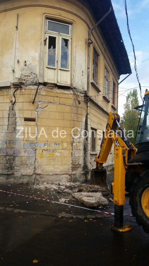 pericol pentru pietoni un balcon de pe strada lahovari a cazut 614269