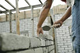 În Valu lui Traian, îşi face loc o nouă firmă de construcţii