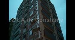 Control al ITM Amendă de 3.500 de lei pentru schela luată de vânt care a distrus două maşini pe strada Madrid din Constanţa