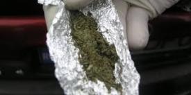 Cernavodă Jandarmii au găsit plicuri cu substanţe halucinogene asupra unui individ care vandaliza o maşină